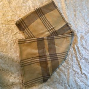 NWOT Le Luxe Camel Scarf